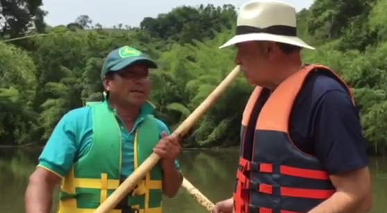 Corrosco todo un navegante en el balsaje, río La Vieja, Quindio, Colombia