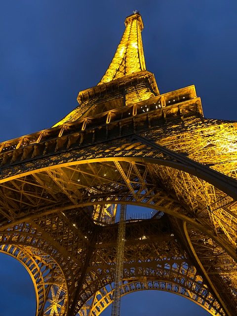 La torre Eiffel de noche