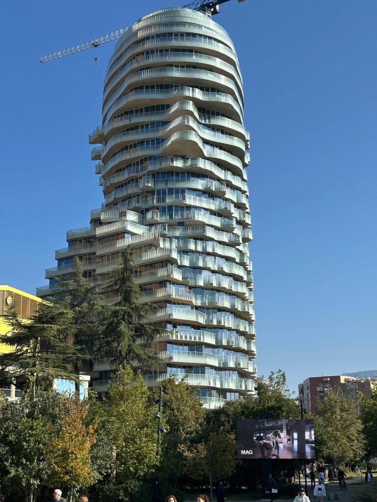 Tras las huellas de Albania